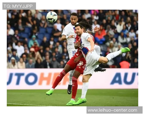 中超赛场惊现冷门巴黎圣日耳曼大胜拜仁引发全场狂欢