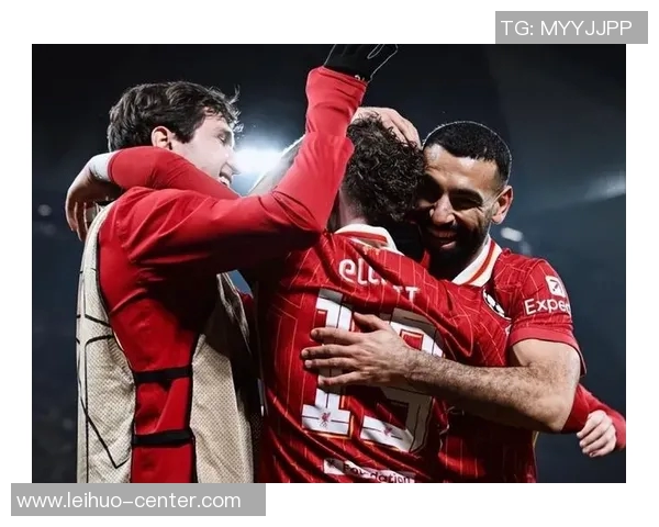 世界杯激战巴萨与利物浦1比1平绝杀瞬间引发争议判罚全场沸腾 世界杯激战巴萨与利物浦1比1平绝杀瞬间引发争议判罚全场沸腾