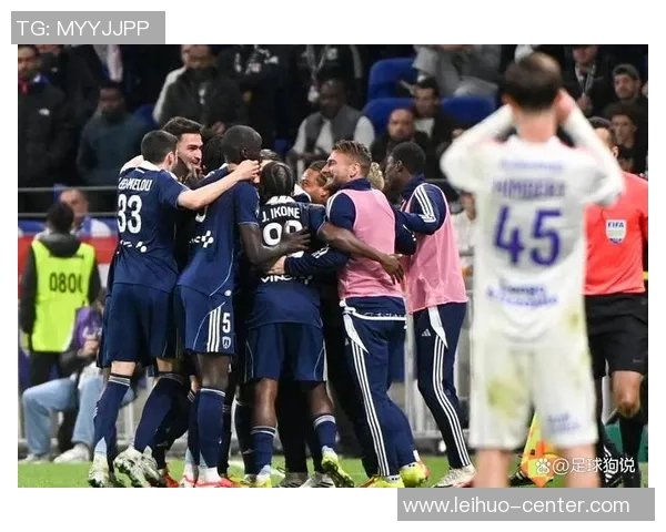 德甲激战巴黎圣日耳曼大胜本菲卡补时进球点燃全场热情与转会传闻